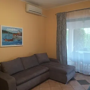 Rozi Apartment