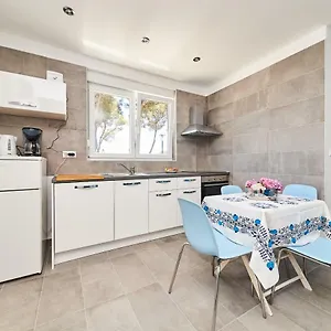  Apartman Mirna